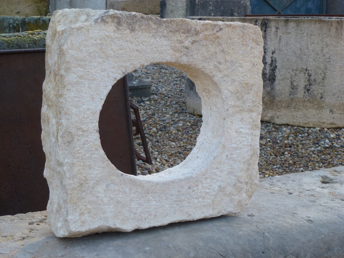 Oeil de boeuf pierre Pierre Art populaire XIXe S. A1177