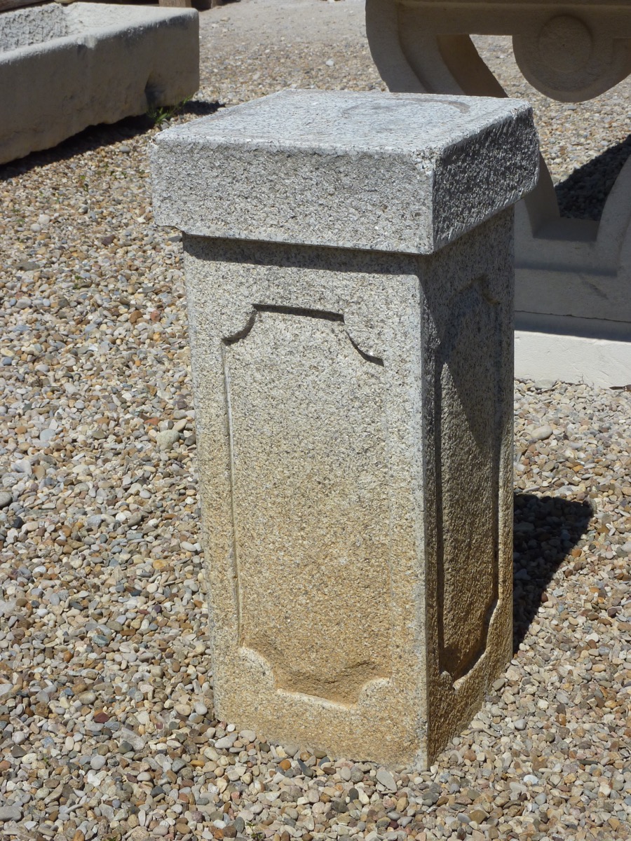 Piédestal en pierre, socle ancien  - Granit, Grès - Art populaire - XXeS.
