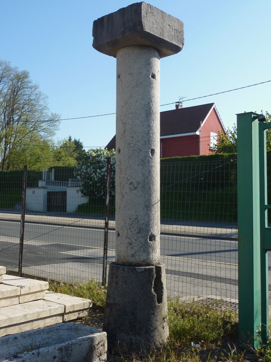 Colonne en pierre, Pilier en pierre  - Pierre - Art populaire - XIXeS.