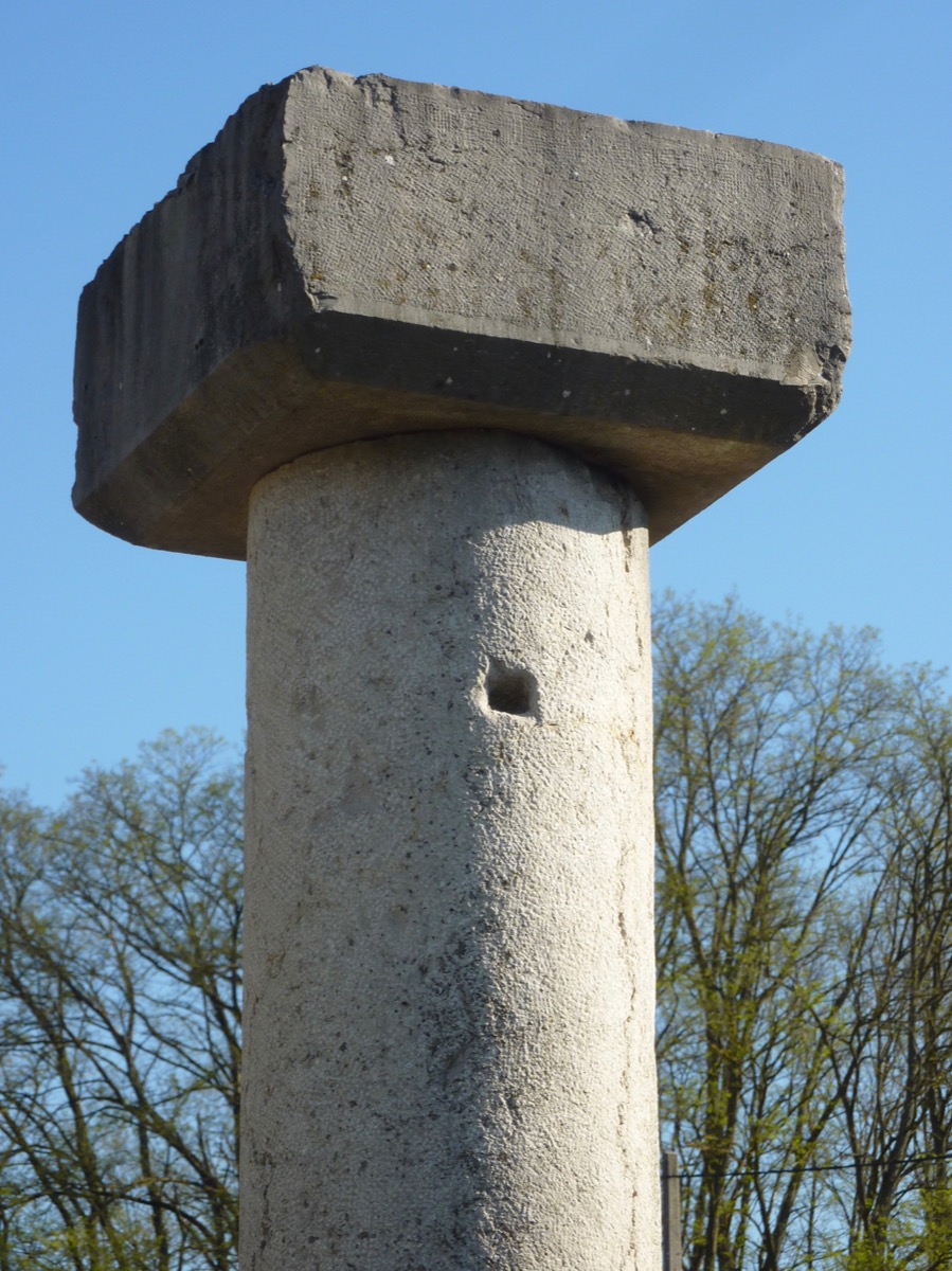 Colonne en pierre, Pilier en pierre  - Pierre - Art populaire - XIX<sup>e</sup> S.