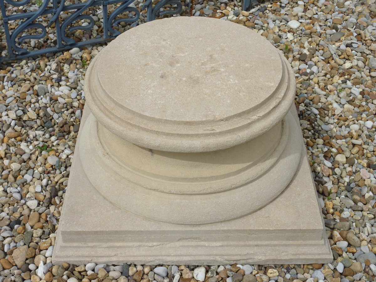 Piédestal en pierre, socle ancien  - Pierre - Napoléon III - XIX<sup>e</sup> S.