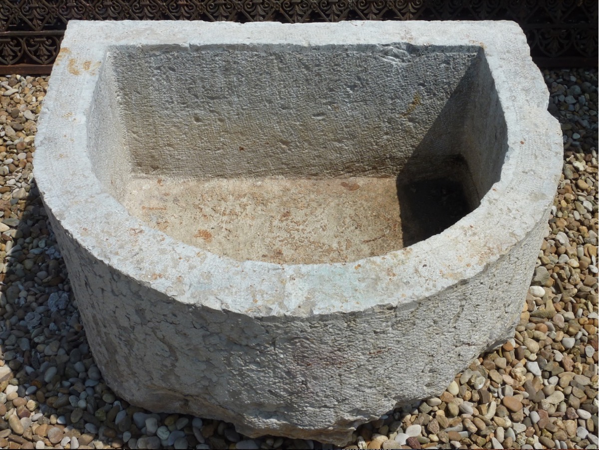 Antique stone fountain  - Stone - Rustic country - XIXth C.