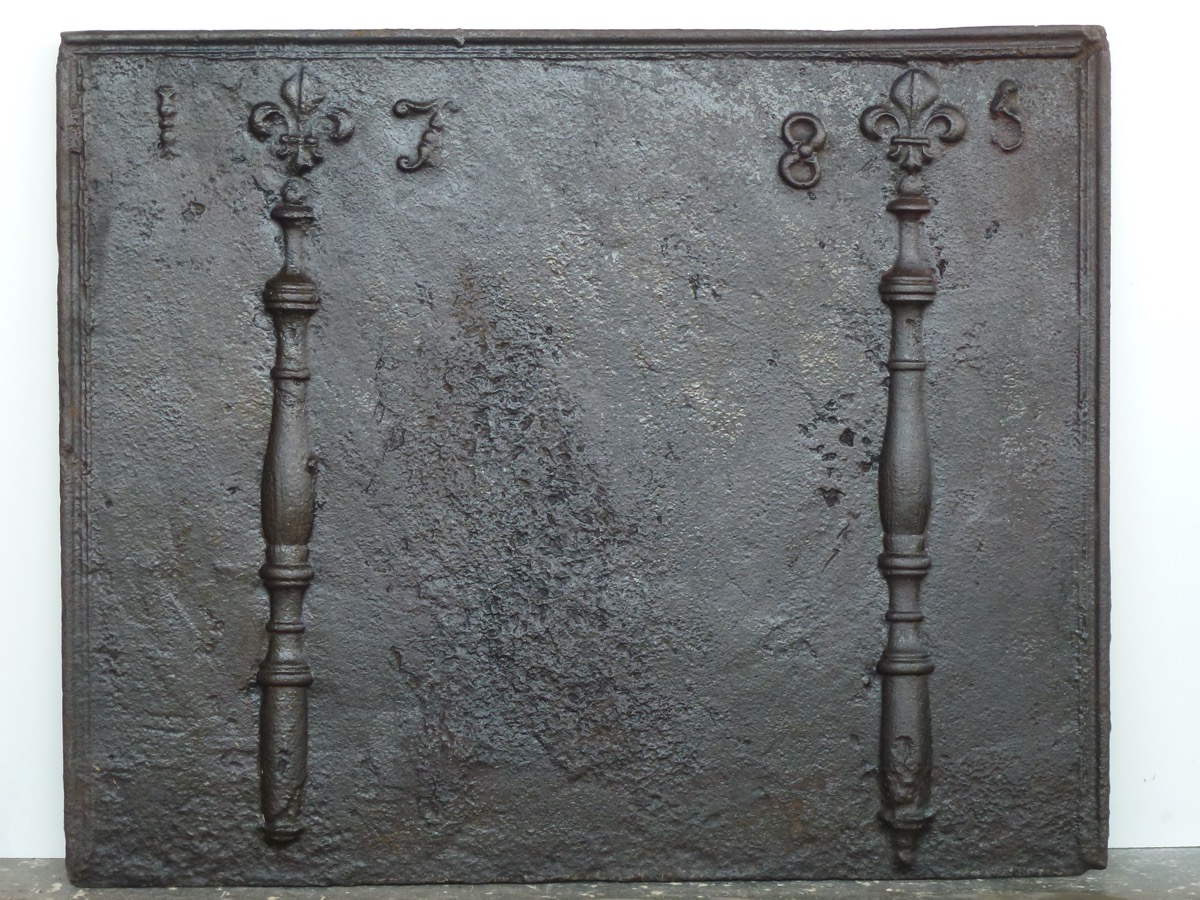 Antique fireback, Cast iron fire-back  - Cast iron - Louis XVI - XVIIIthC.