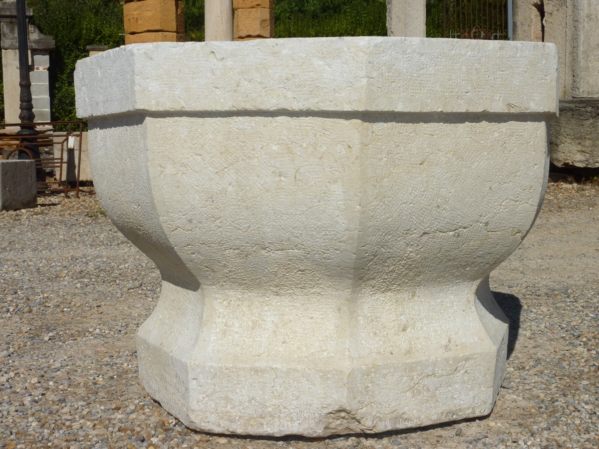 Stoup  - Stone - Medieval - XV<sup>th</sup> C.