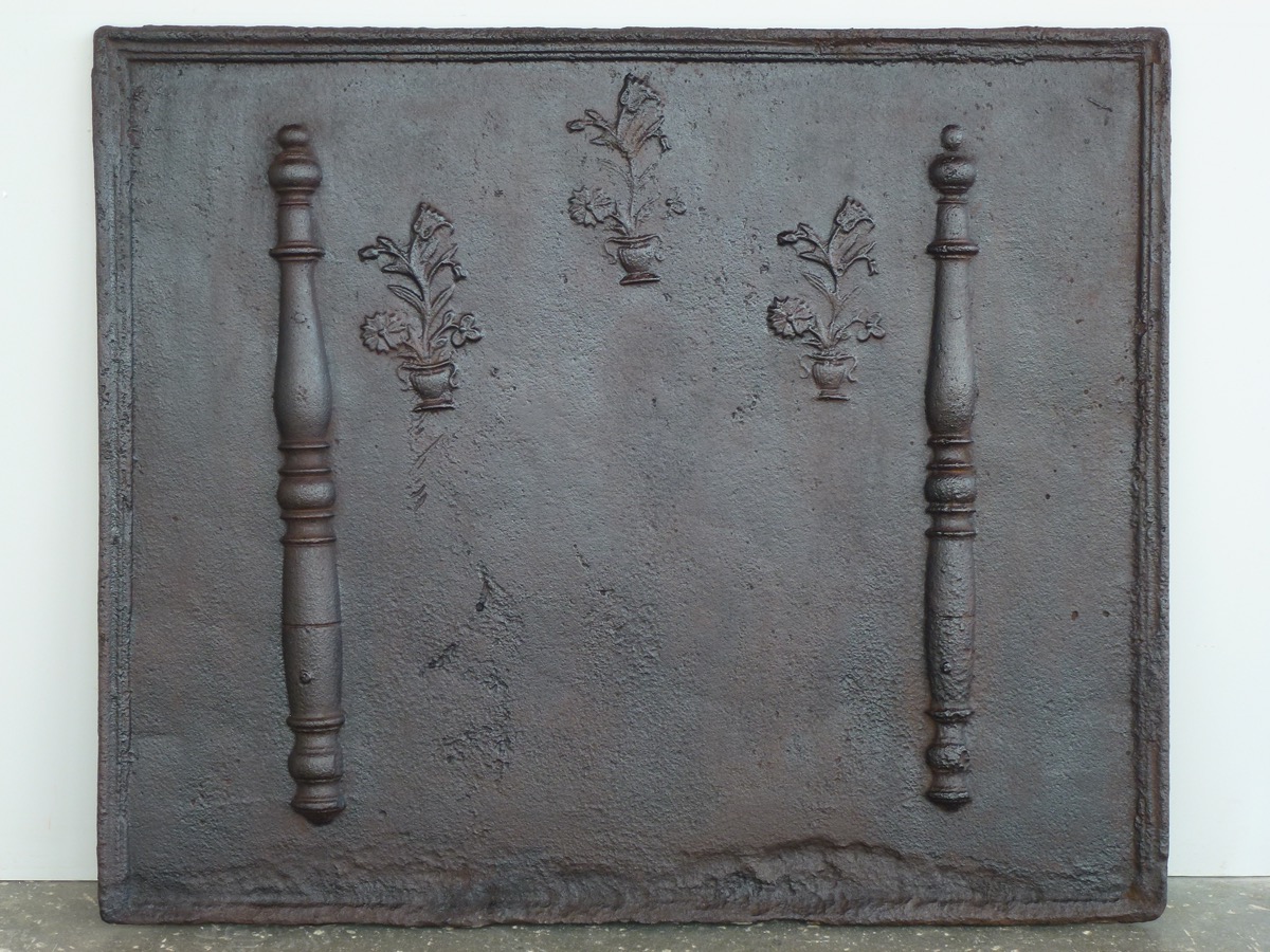 Antique fireback, Cast iron fire-back  - Cast iron - Louis XVI - XVIIIthC.