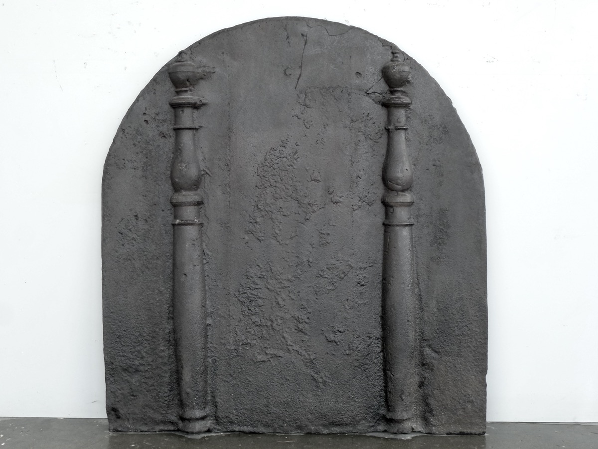 Antique fireback, Cast iron fire-back  - Cast iron - Medieval - XVIIthC.