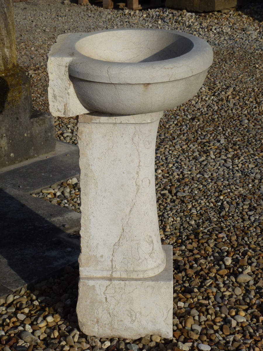 Fontaine en pierre ancienne  - Pierre - Néo-classique - XIX<sup>e</sup> S.