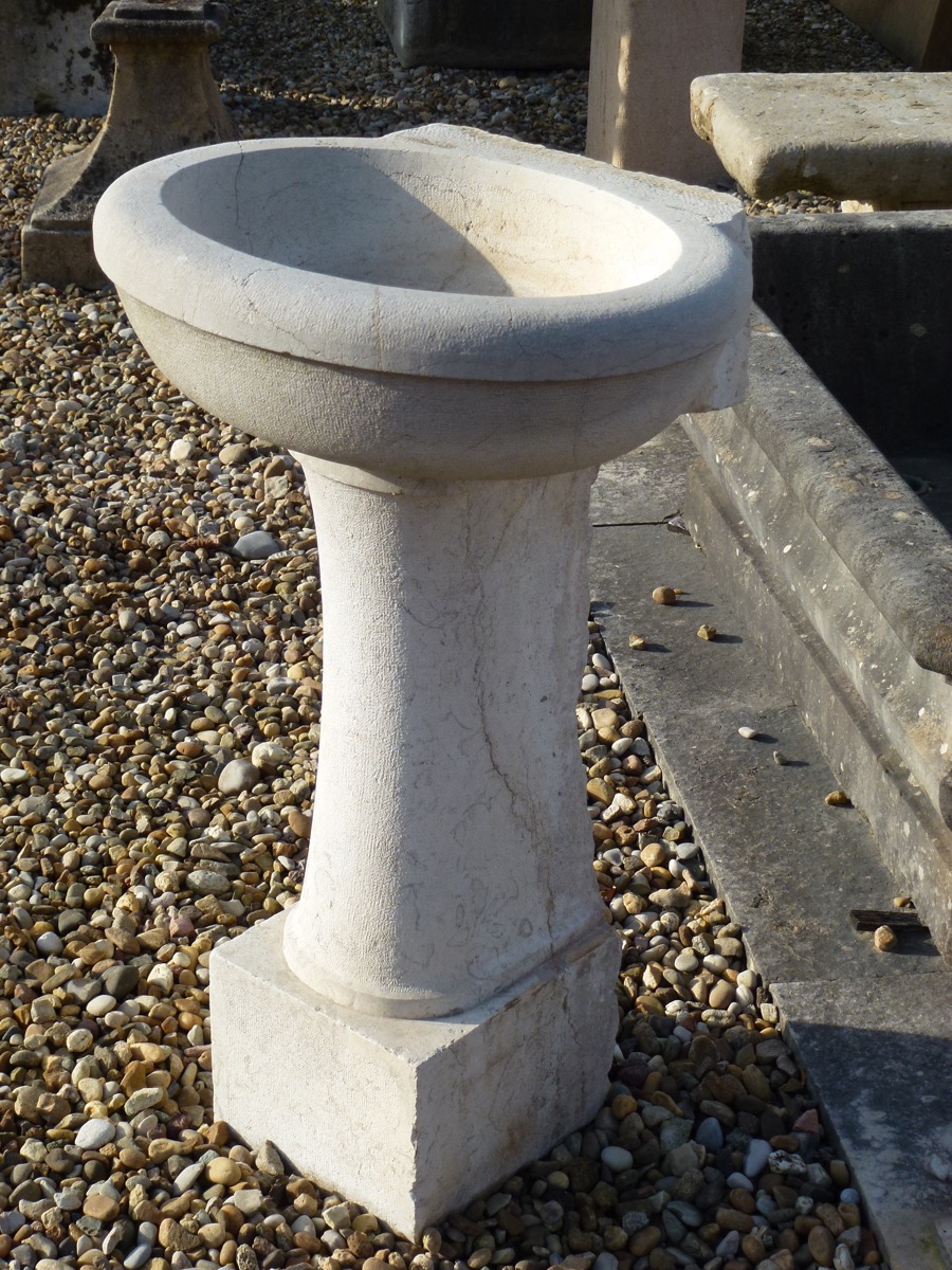 Fontaine en pierre ancienne  - Pierre - Néo-classique - XIX<sup>e</sup> S.