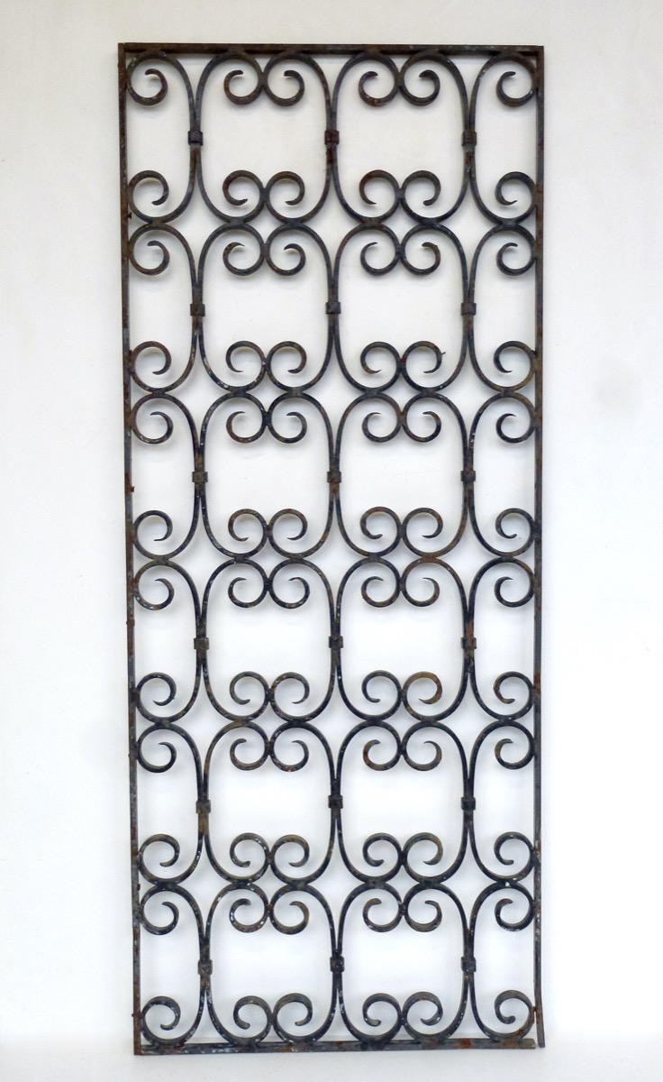 Suite de 4 grilles de défense - fer forgé - XXe S.