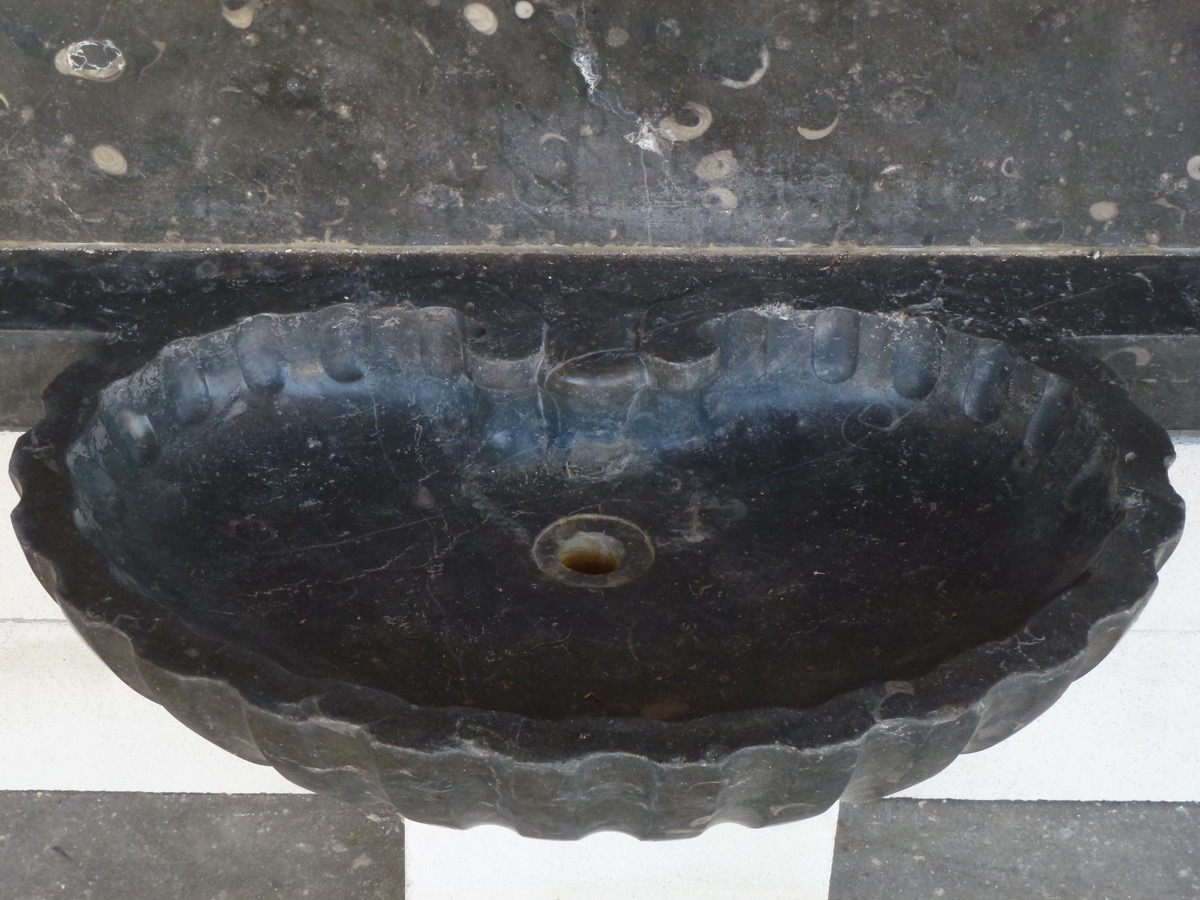 Fontaine en pierre ancienne  - Pierre  - XIX<sup>e</sup> S.