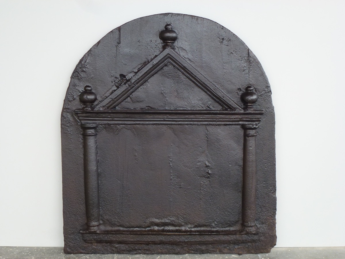 Antique fireback, Cast iron fire-back  - Cast iron - Medieval - XVIth C.