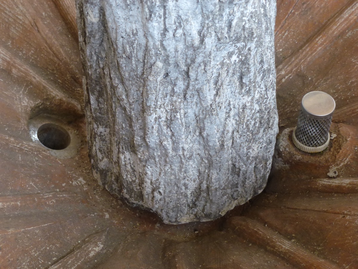 Fontaine en pierre ancienne   - XX<sup>e</sup> S.