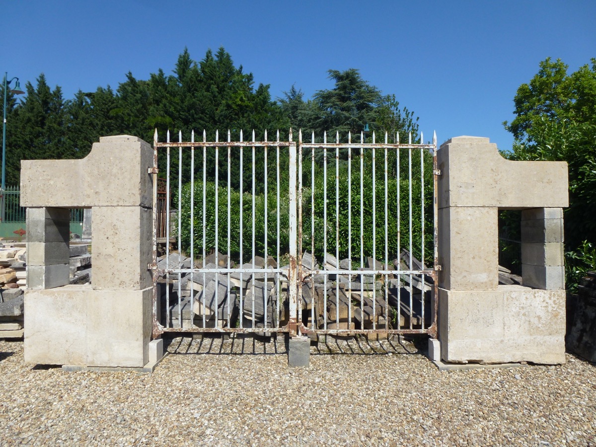 Antique gate, Gatepillar  - Wrought iron, stone  - XIXth C.