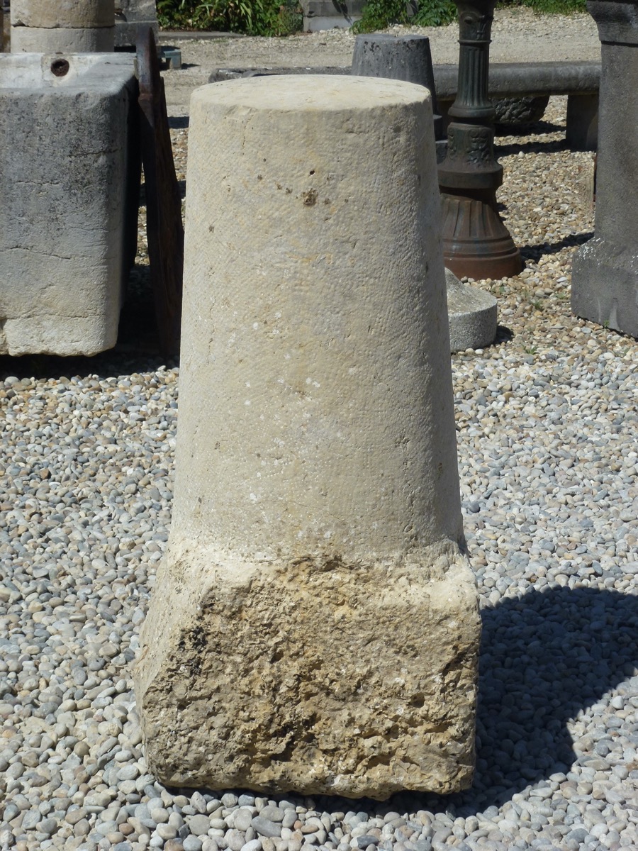 Borne en pierre, Chaperon ou couvertine de mur, Pilastre  - Pierre  - XIXeS.
