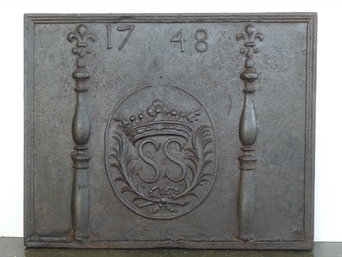 Antique fireback, Cast iron fire-back  - Cast iron - Louis XV - XVIIIthC.