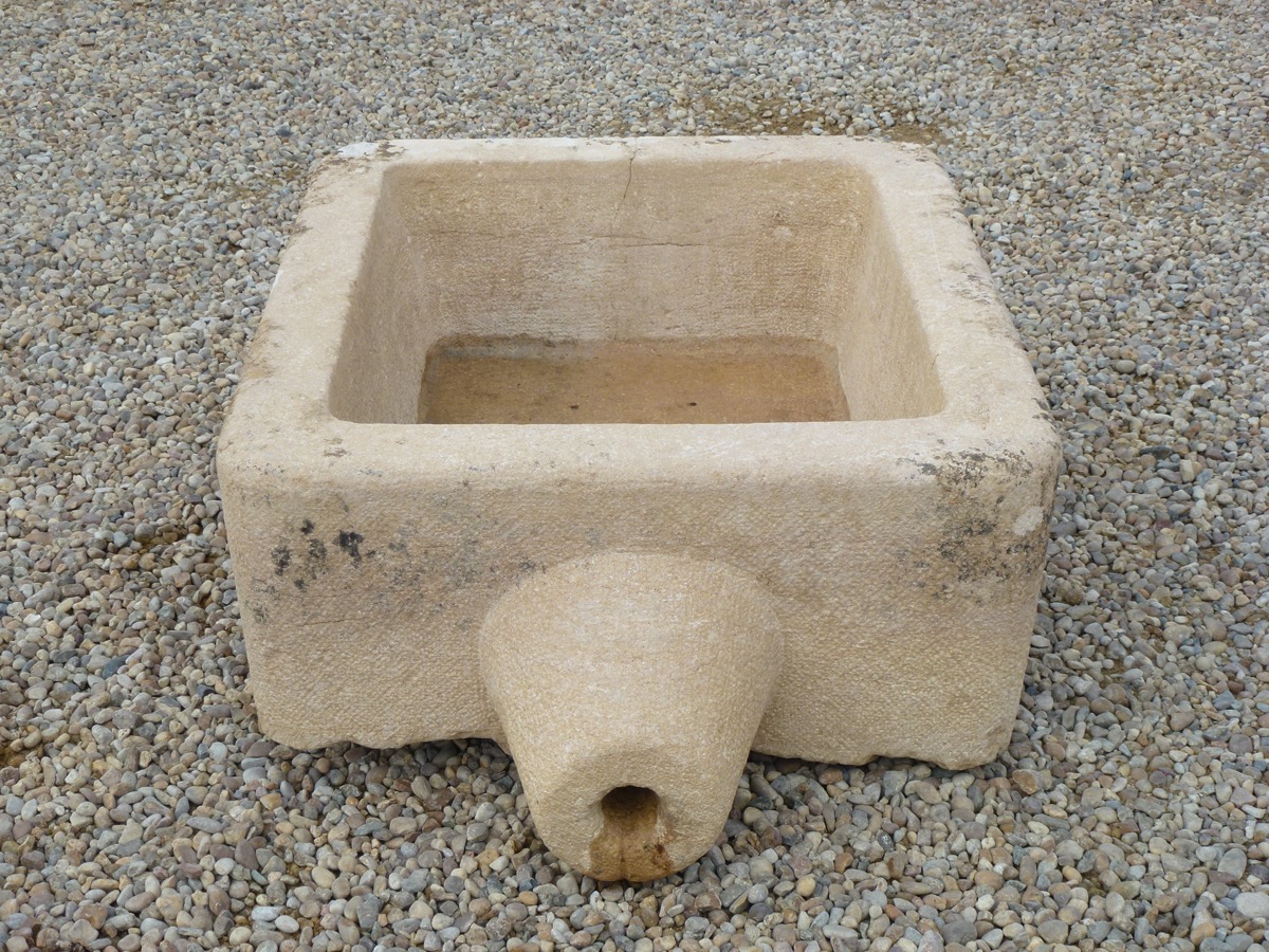 Fontaine en pierre ancienne  - Pierre - Art populaire - XIXeS.