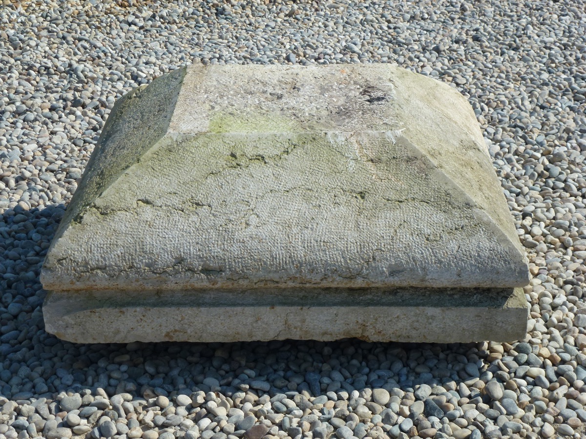 Piédestal en pierre, socle ancien  - Pierre - Louis-Philippe - XIX<sup>e</sup> S.