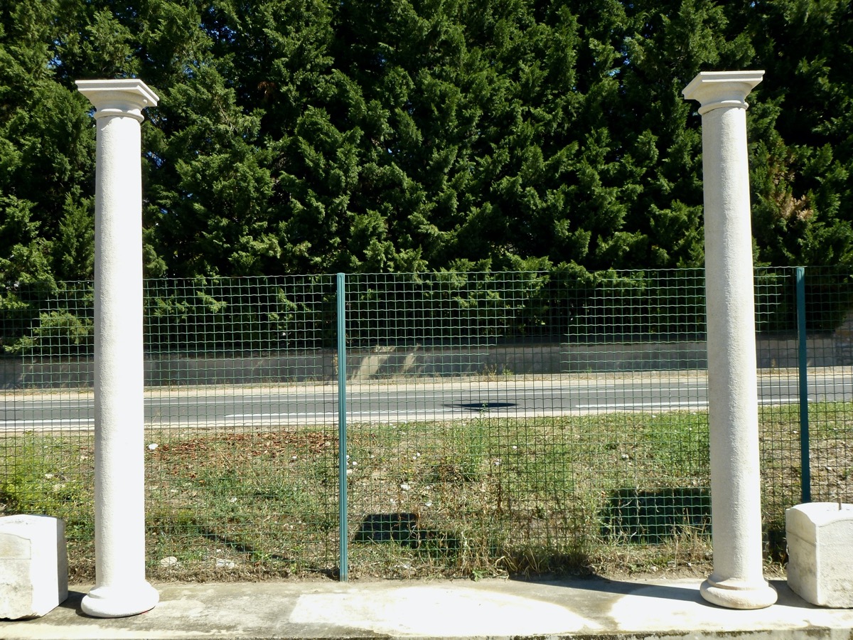 Antique column, Pillar  - Stone - Louis XVI - XXth C.