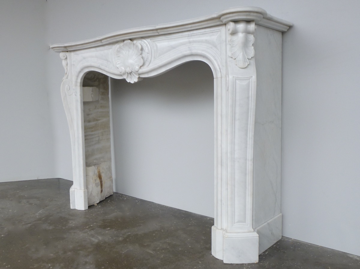 Antique fireplace  - White Marble - Louis XV - XIX<sup>th</sup> C.