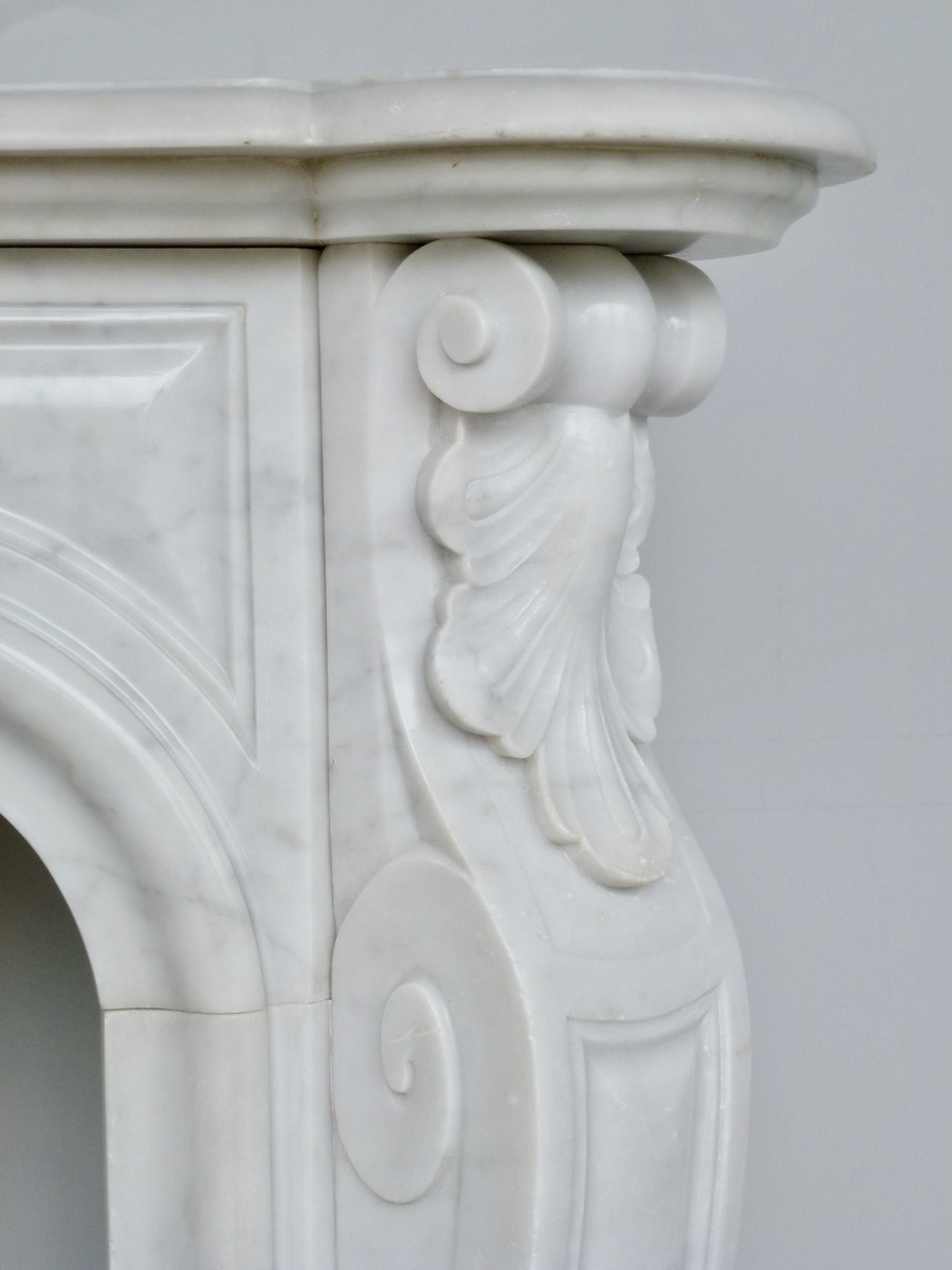 Antique fireplace  - White Marble - Louis XV - XIX<sup>th</sup> C.