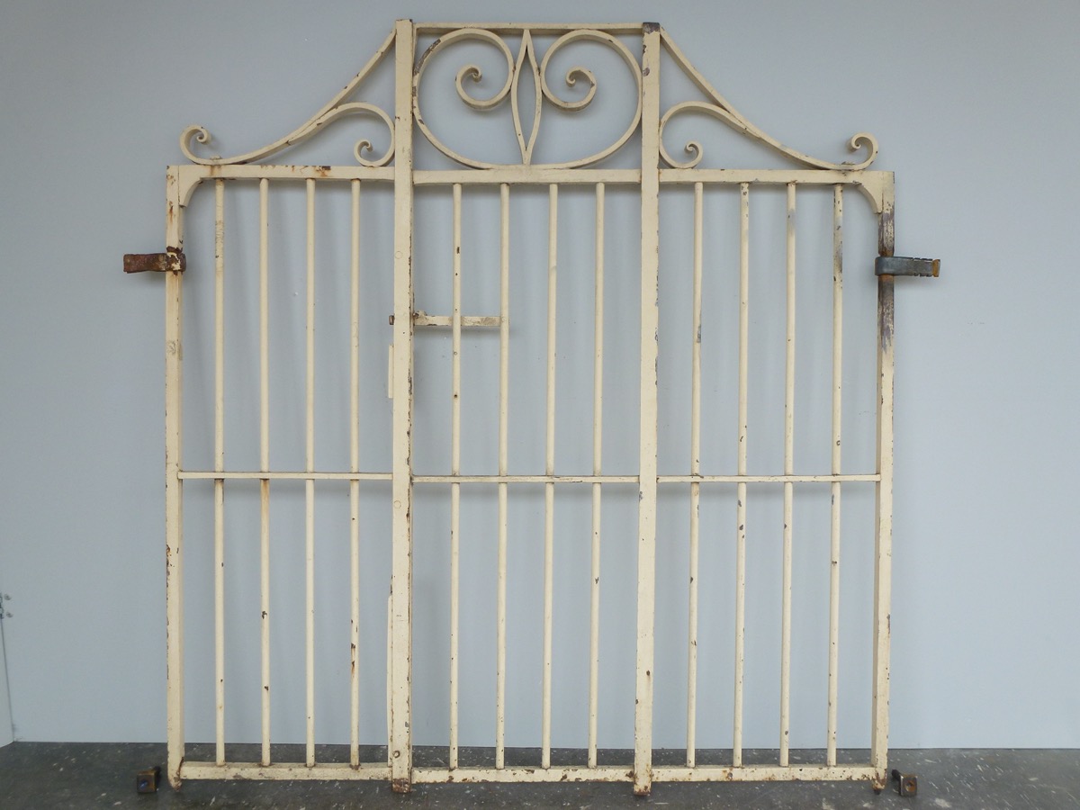 Antique gate, Gatepillar  - Wrought iron - Restauration - XIXthC.