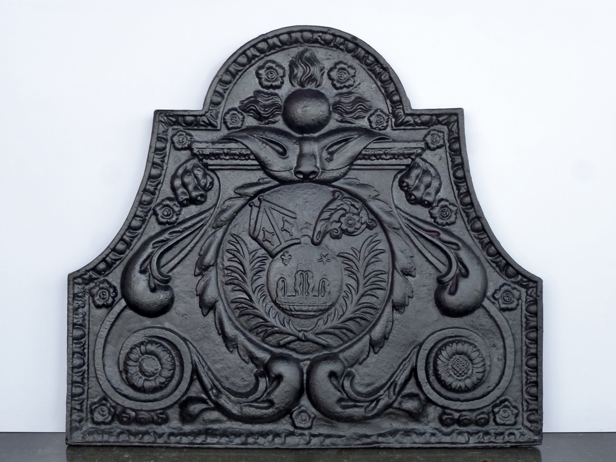 Plaque de cheminée aux armes de l'abbaye des trois fontaines - XXe S.
