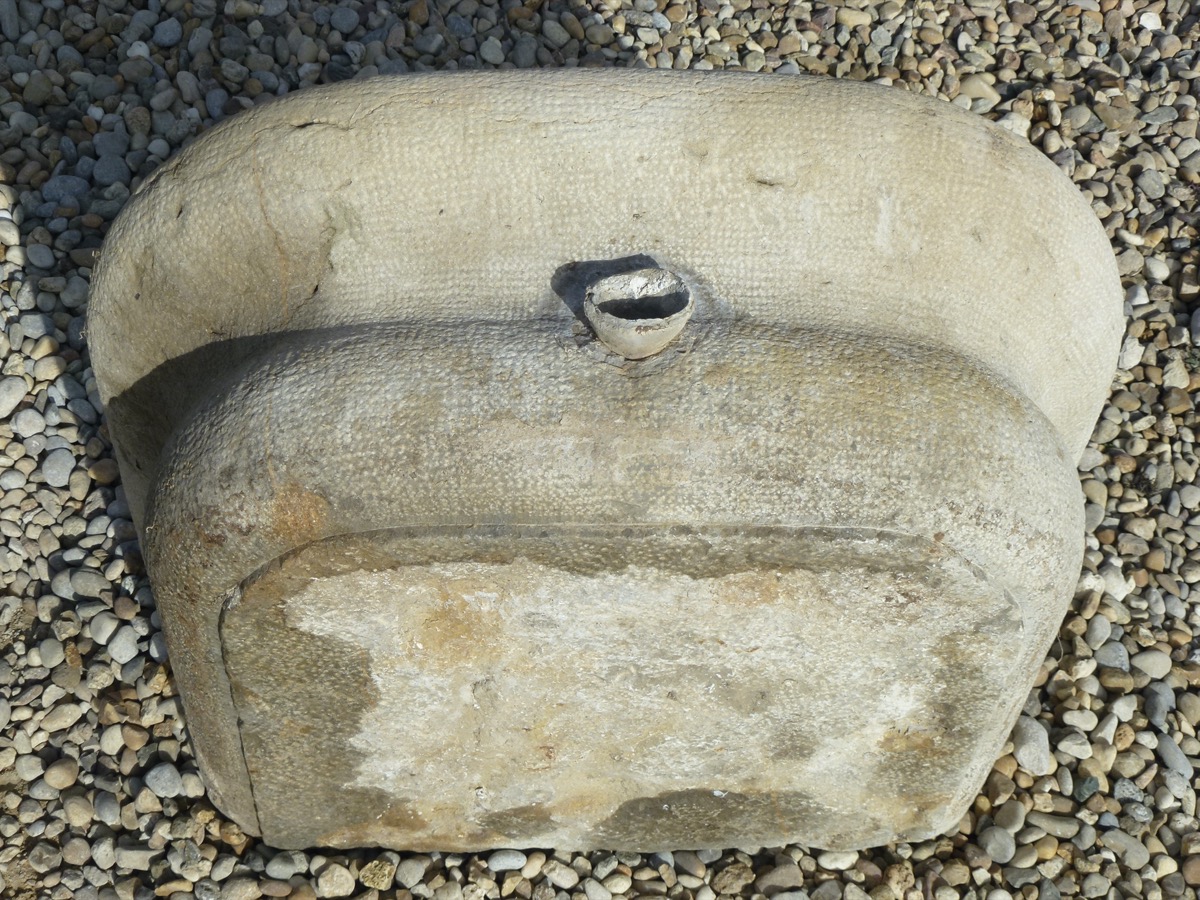 Fontaine en pierre ancienne  - Pierre - Louis XIV - XIX<sup>e</sup> S.