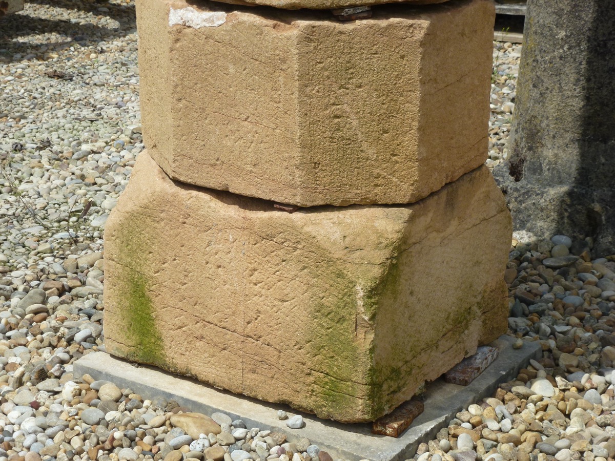 Colonne en pierre, Pilier en pierre  - Pierre - Louis XIV - XVII<sup>e</sup> S.