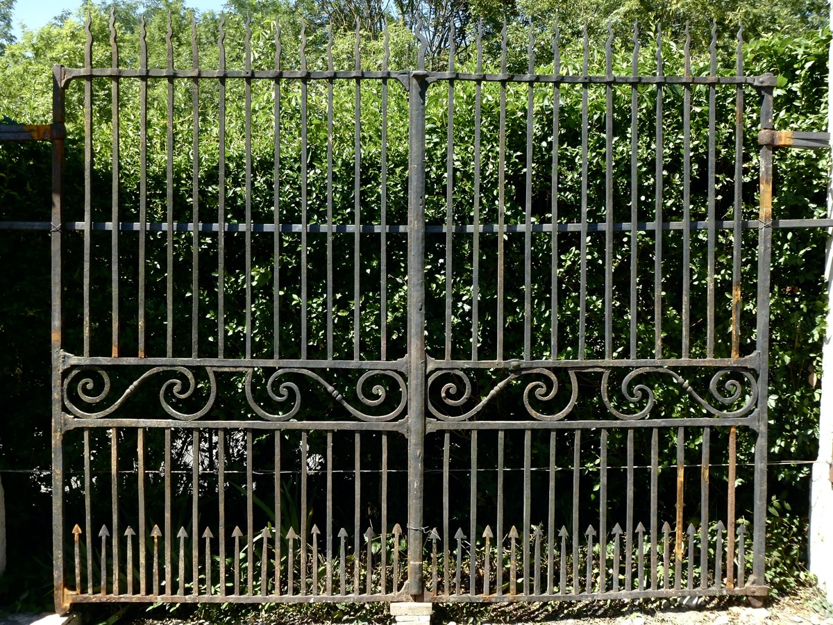 Portail ancien, Piliers en pierre  - Fer forgé - Louis XIV - XVIIeS.