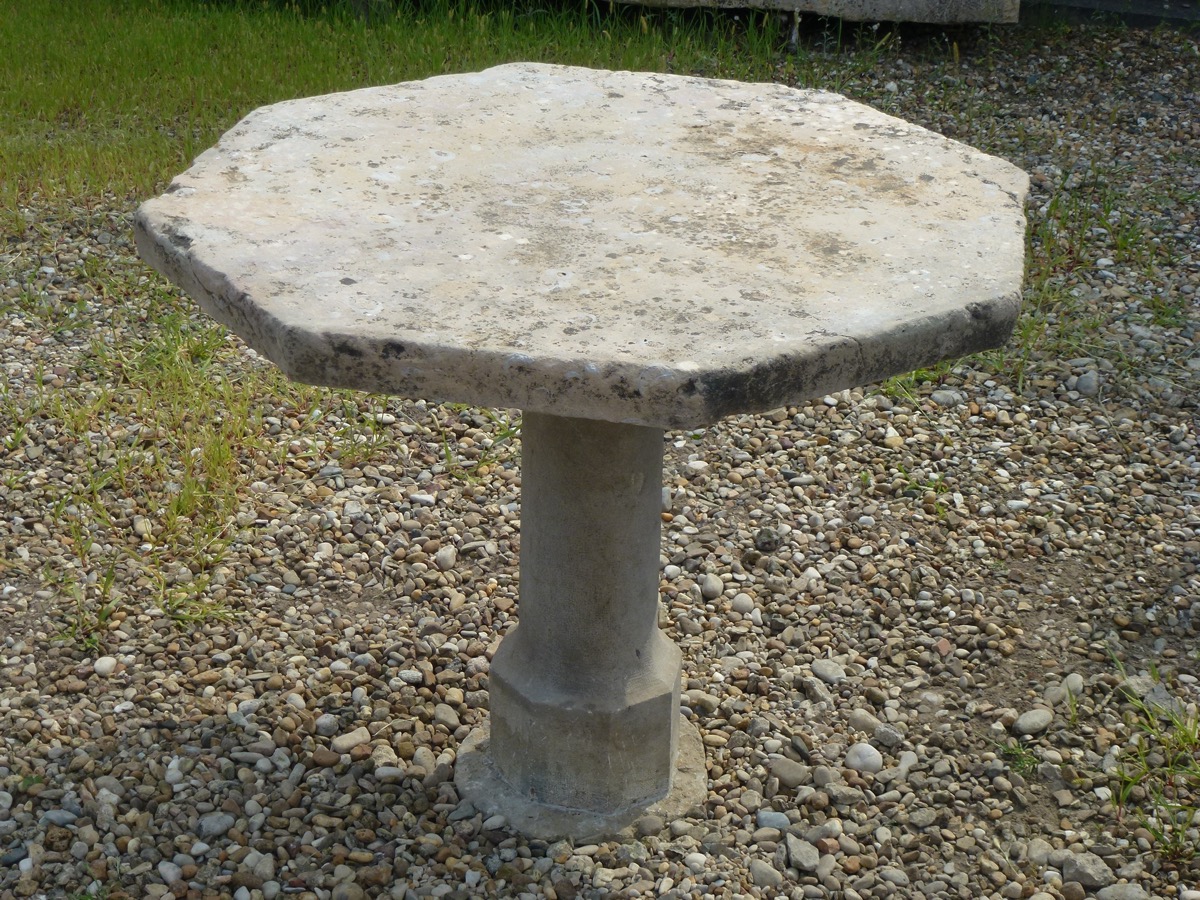 Table de jardin en pierre