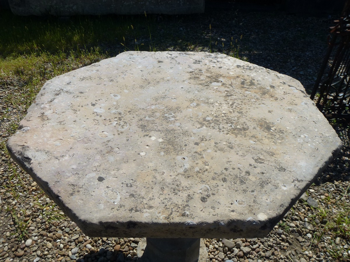 Antique table stone garden  - Stone - Louis XIV - XVIII<sup>th</sup> C.
