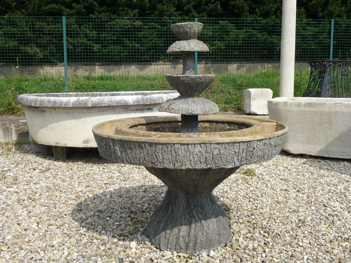 Fontaine en pierre ancienne  - Terre cuite, Grès - Art déco - XXeS.