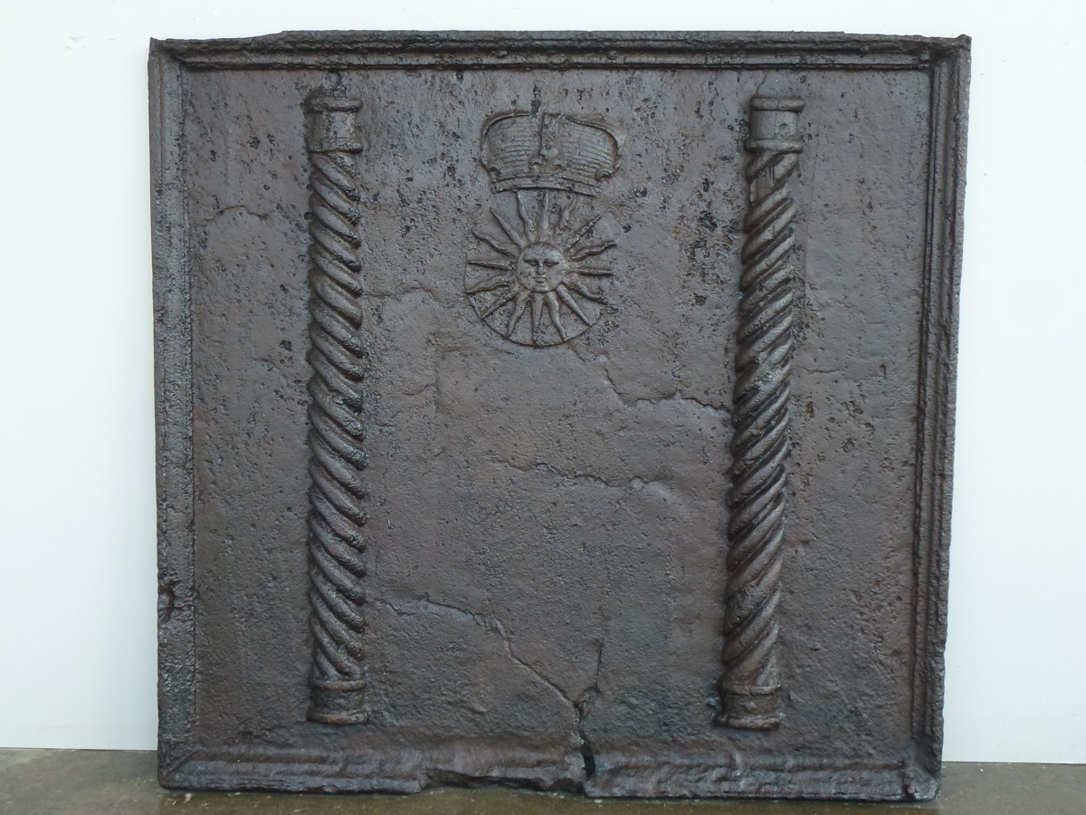 Antique fireback, Cast iron fire-back  - Cast iron - Medieval - XVIIth C.