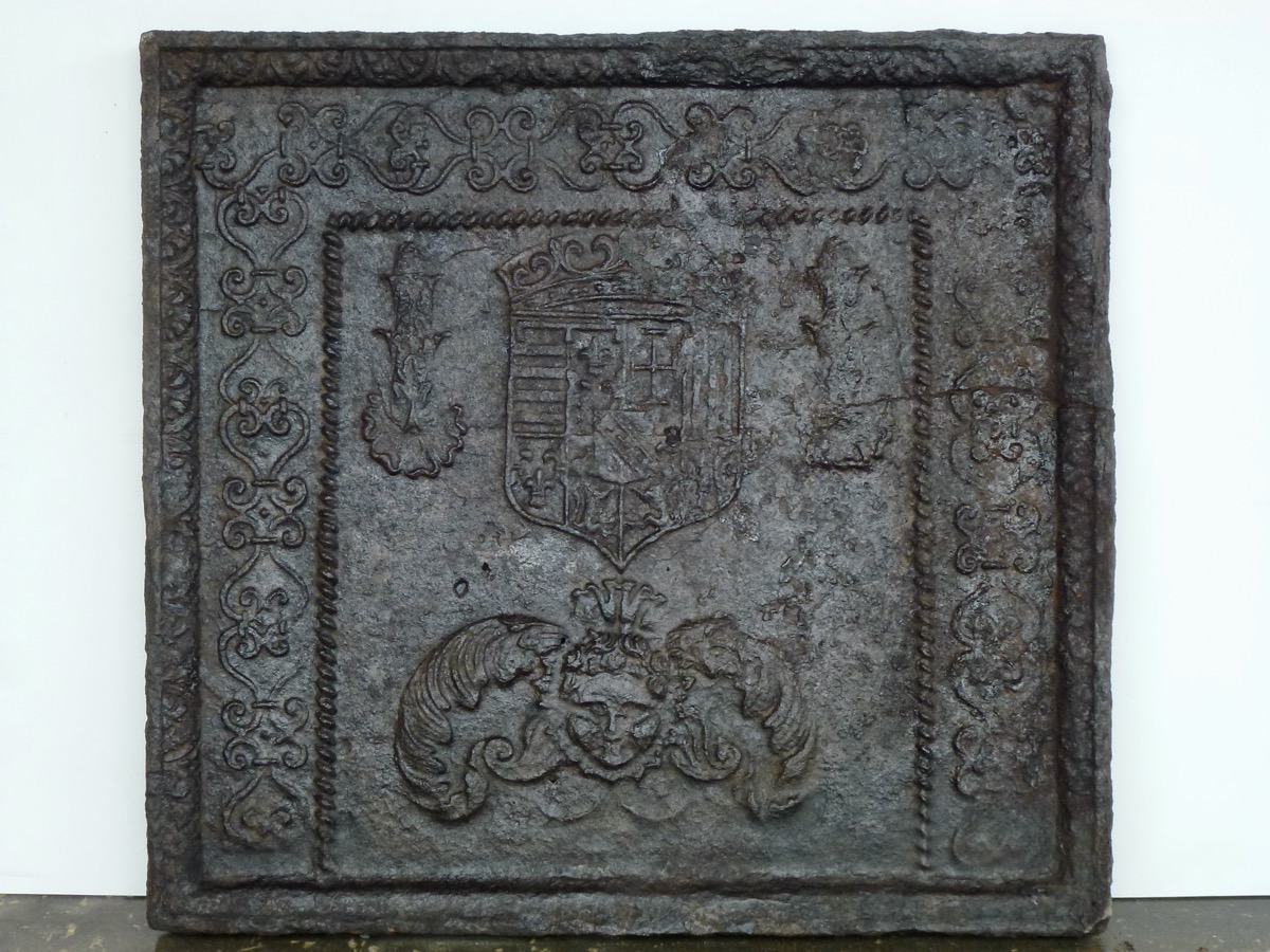 Plaque cheminée ancienne, Contrecoeur ancien  - Fonte - Renaissance - XVIeS.