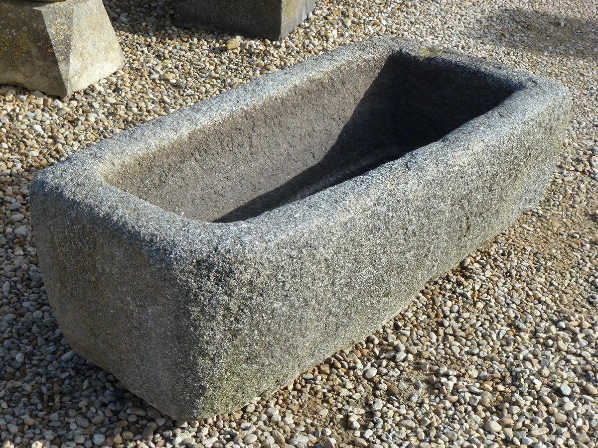 Fontaine en pierre ancienne  - Granit, Grès - Art populaire - XIX<sup>e</sup> S.