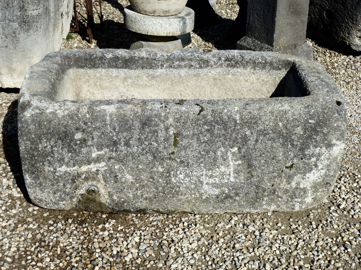Fontaine en pierre ancienne  - Granit, Grès - Art populaire - XVIIIeS.
