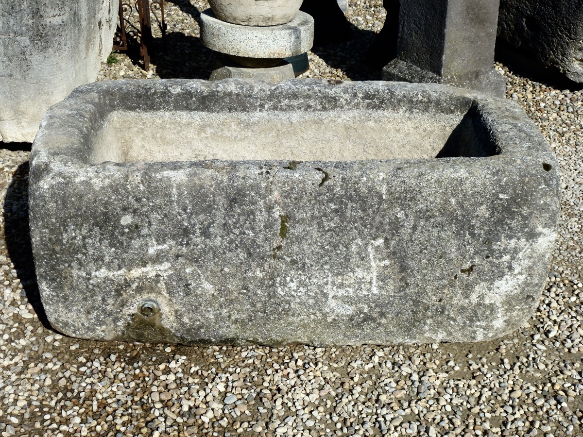 Fontaine en pierre ancienne  - Granit, Grès - Art populaire - XVIIIe S.