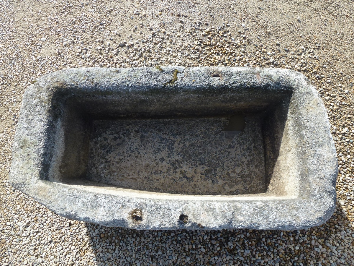 Fontaine en pierre ancienne  - Granit, Grès - Art populaire - XVIII<sup>e</sup> S.
