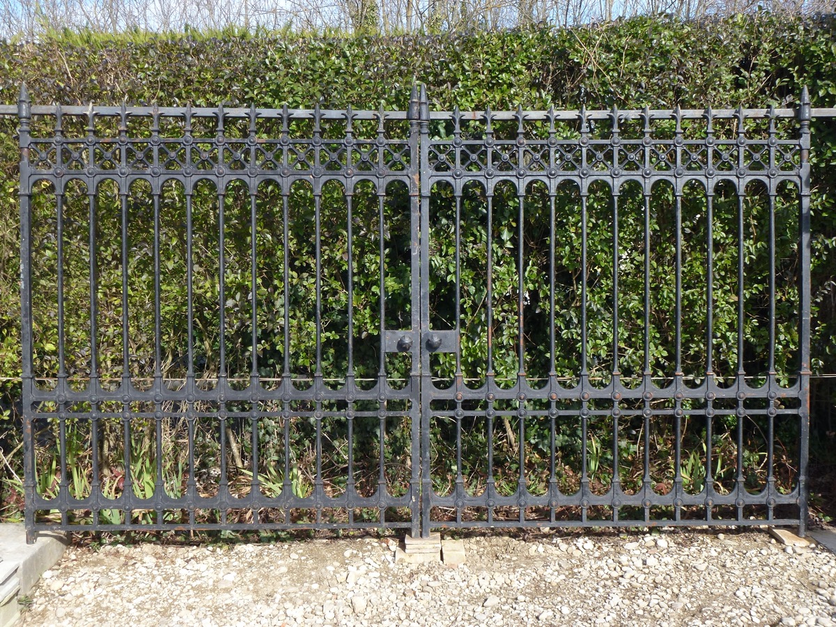 Antique gate, Gatepillar  - Cast iron - Napoléon III - XIX<sup>th</sup> C.