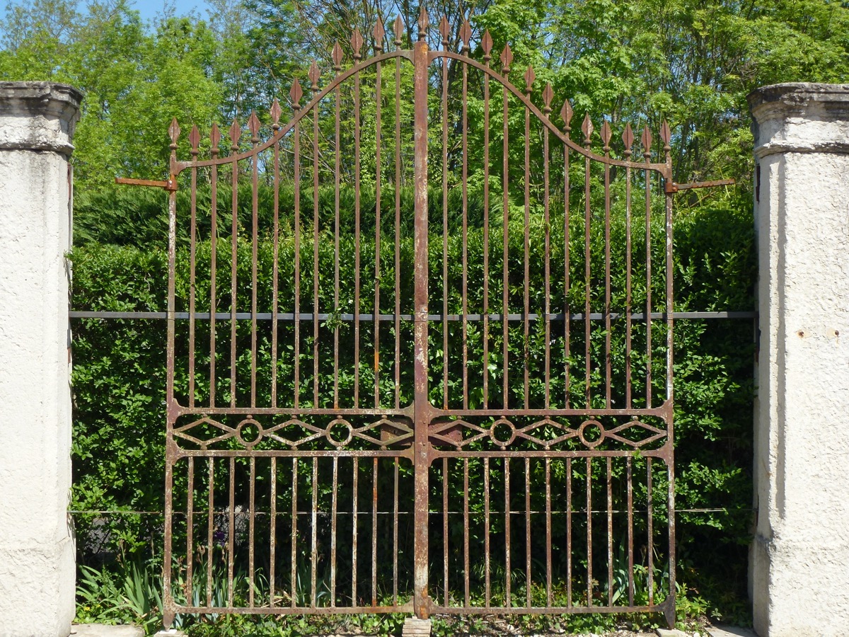 Antique gate, Gatepillar  - Wrought iron - Directoire - XVIIIthC.