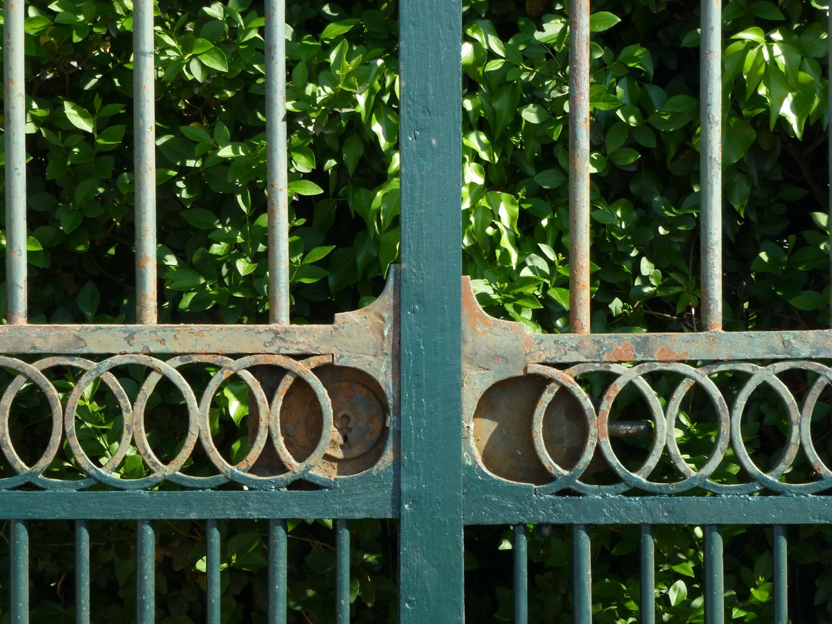 Antique gate, Gatepillar  - Wrought iron - Louis XVI - XIX<sup>th</sup> C.