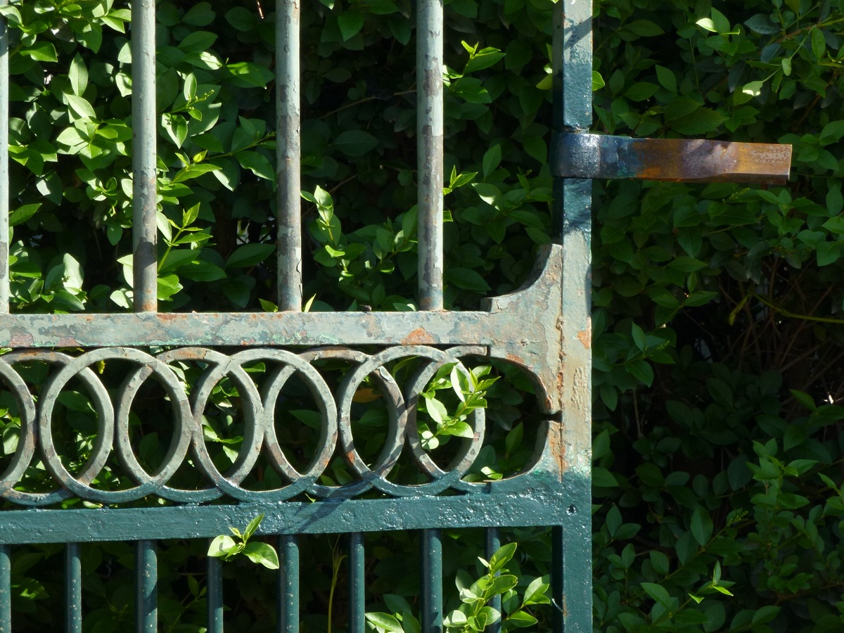 Antique gate, Gatepillar  - Wrought iron - Louis XVI - XIX<sup>th</sup> C.