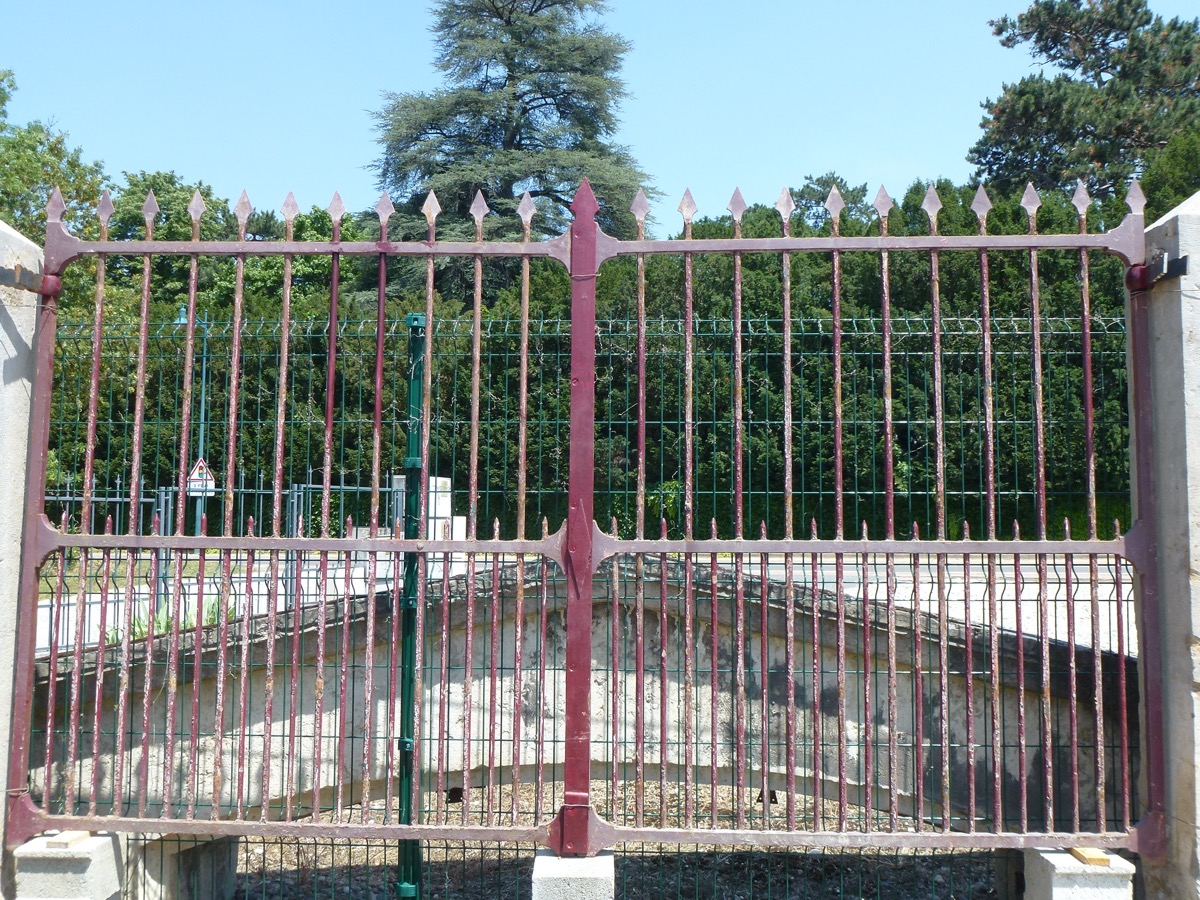 Antique gate, Gatepillar  - Wrought iron - Louis XIV - XIX<sup>th</sup> C.