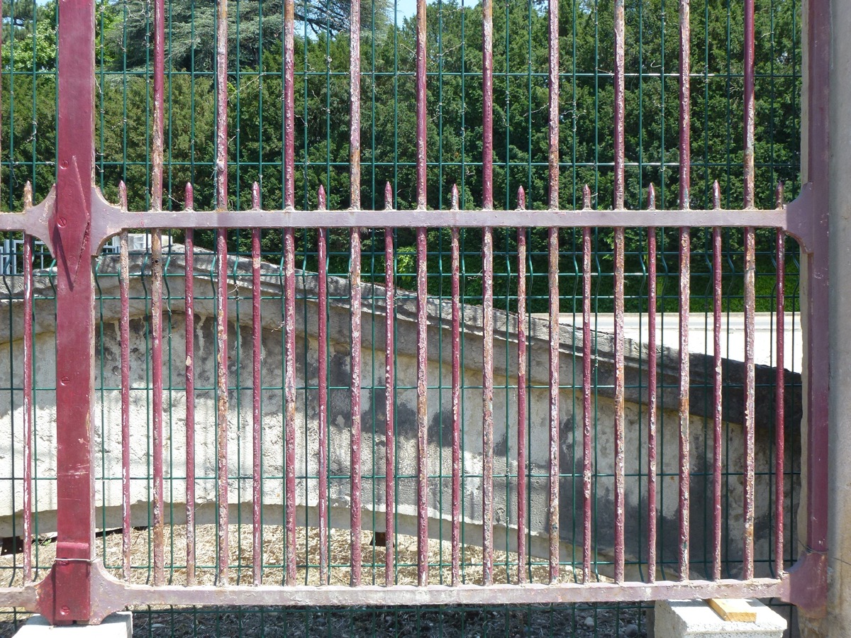 Antique gate, Gatepillar  - Wrought iron - Louis XIV - XIX<sup>th</sup> C.