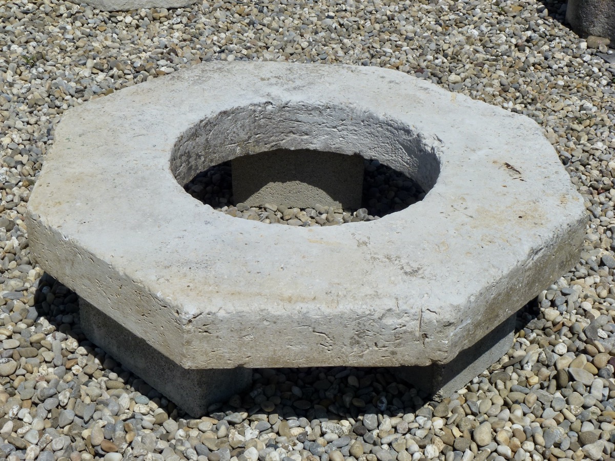 Puits en pierre, Margelle de puits  - Pierre - Louis XIV - XIX<sup>e</sup> S.