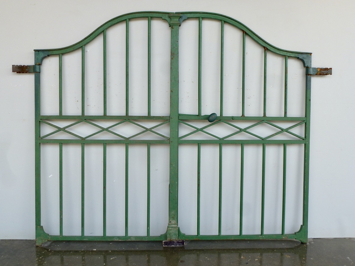 Portail ancien, Piliers en pierre  - Fer forgé - Directoire - XIXeS.