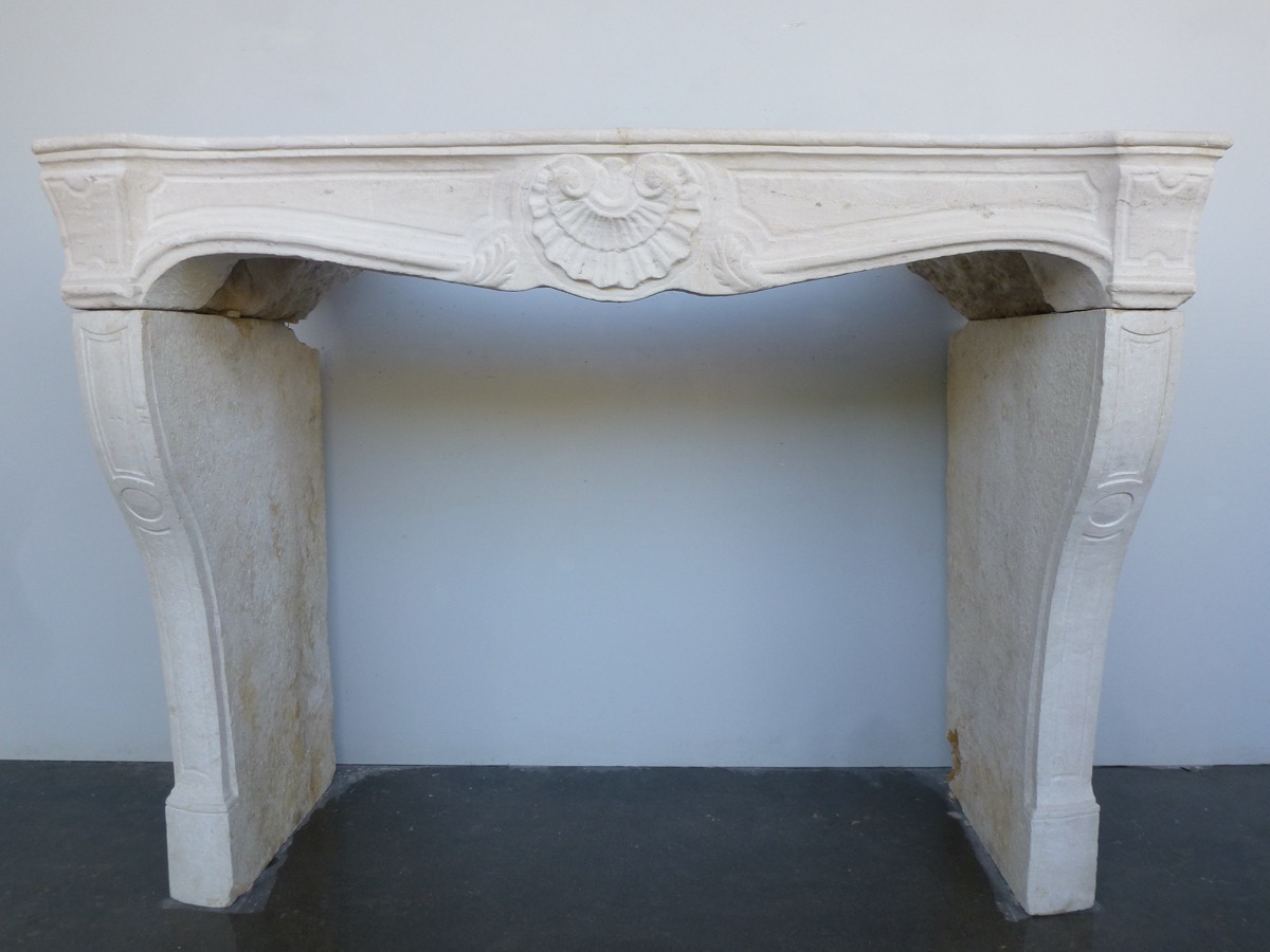 Cheminée ancienne  - Pierre - Louis XV - XVIIIeS.