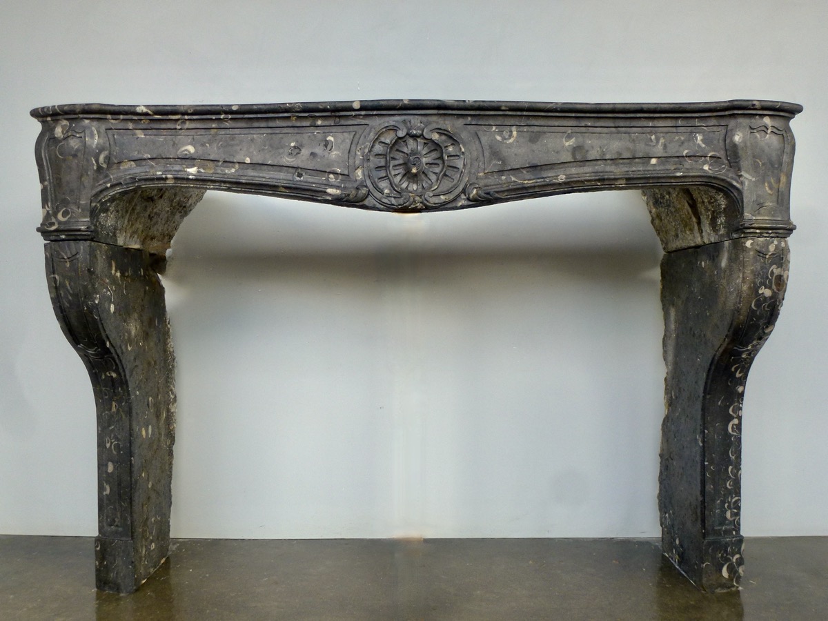 Antique fireplace  - Stone - Louis XV - XVIII<sup>th</sup> C.