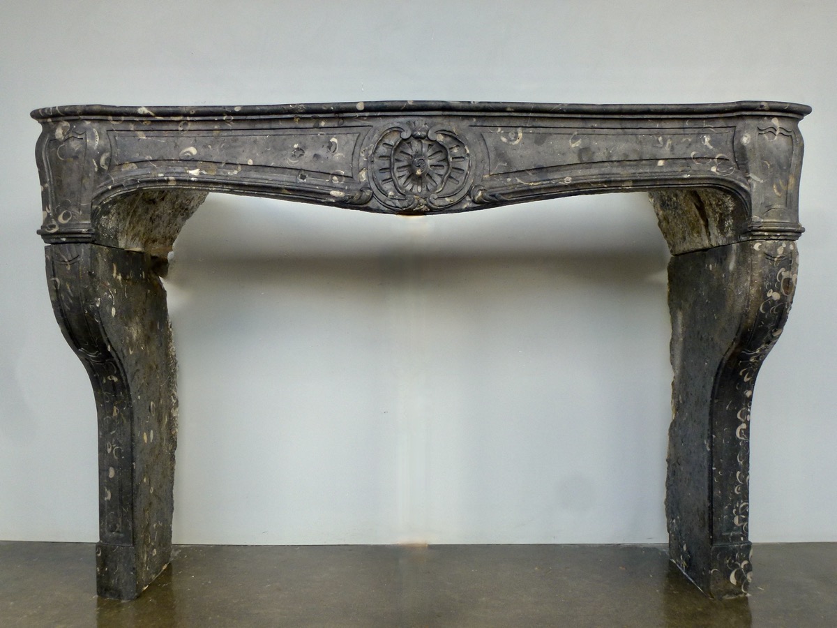 Cheminée ancienne  - Pierre - Louis XV - XVIIIeS.