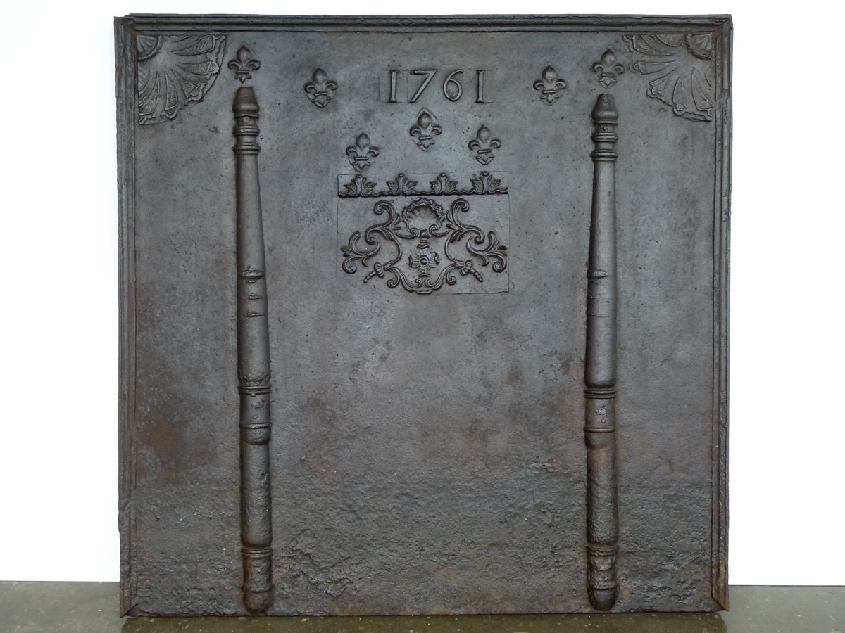 Antique fireback, Cast iron fire-back  - Cast iron - Louis XV - XVIIIth C.